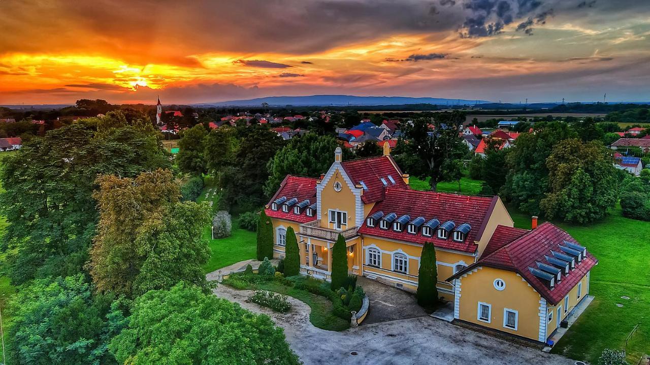 Bed and Breakfast Rosenberg Kuria Taplanszentkereszt Zewnętrze zdjęcie